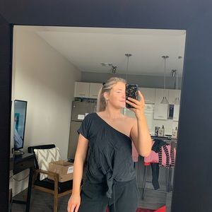 One shoulder top